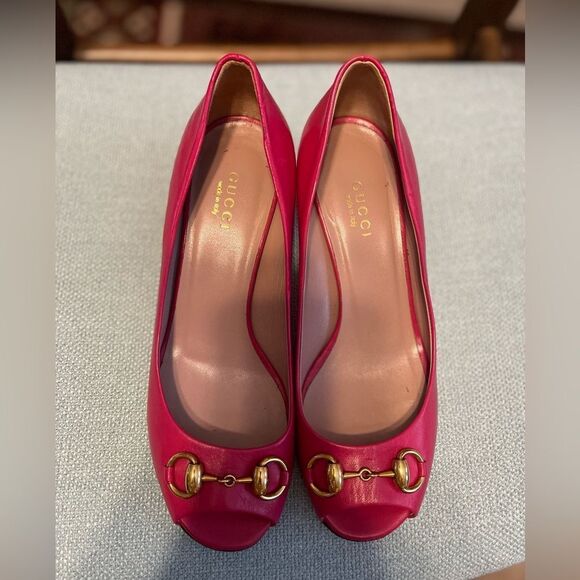 Gucci Hot Pink Leather Horsebit Peep Toe Heels - Size 35.5 - Picture 4 of 4